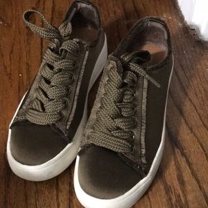 Mission tennis shoes